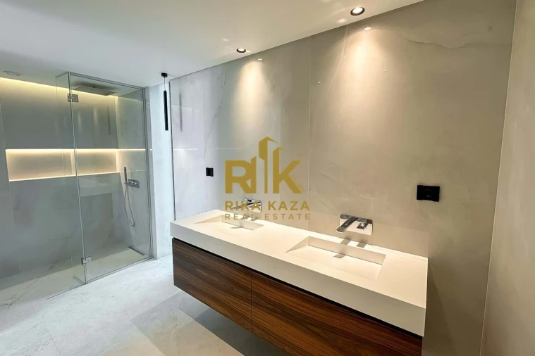 Moradia T4 para Venda em Funchal (Santa Maria Maior) Foto 32