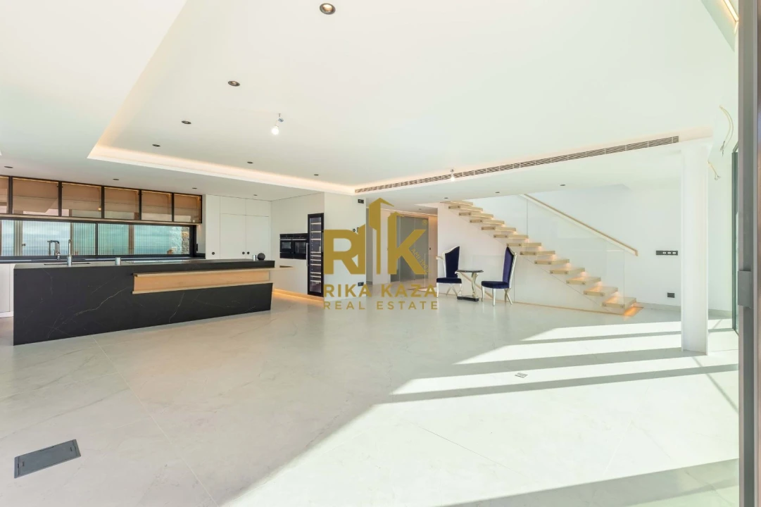 Moradia T4 para Venda em Funchal (Santa Maria Maior) Foto 10