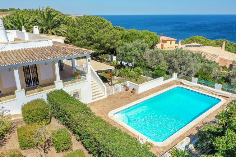 Moradia T4 para Arrendamento em Luz