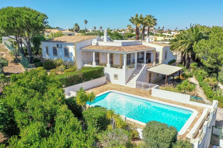 Moradia T4 para Arrendamento em Luz Foto 2