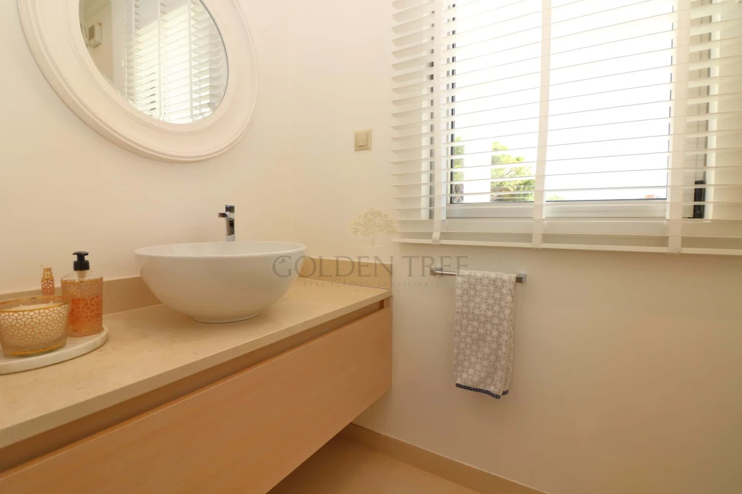 Moradia T4 para Venda em Almancil Foto 17