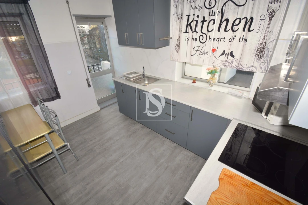 Apartamento T2 para Venda em Sé, Santa Maria e Meixedo Foto 1