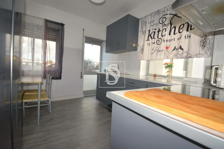 Apartamento T2 para Venda em Sé, Santa Maria e Meixedo Foto 4