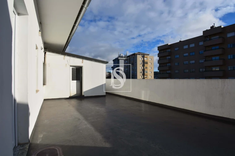 Apartamento T2 para Venda em Sé, Santa Maria e Meixedo Foto 11