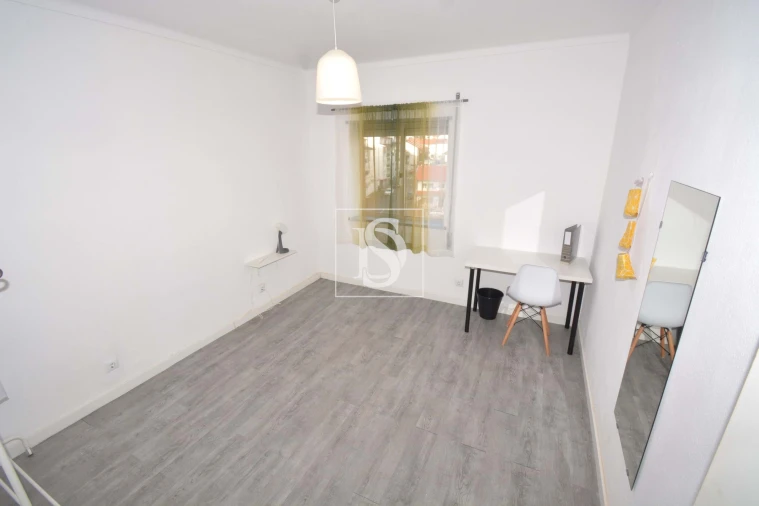 Apartamento T2 para Venda em Sé, Santa Maria e Meixedo Foto 6