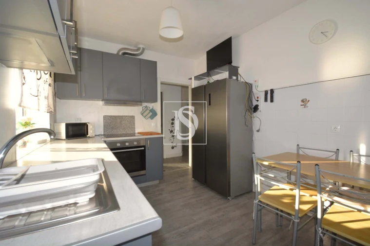 Apartamento T2 para Venda em Sé, Santa Maria e Meixedo Foto 2