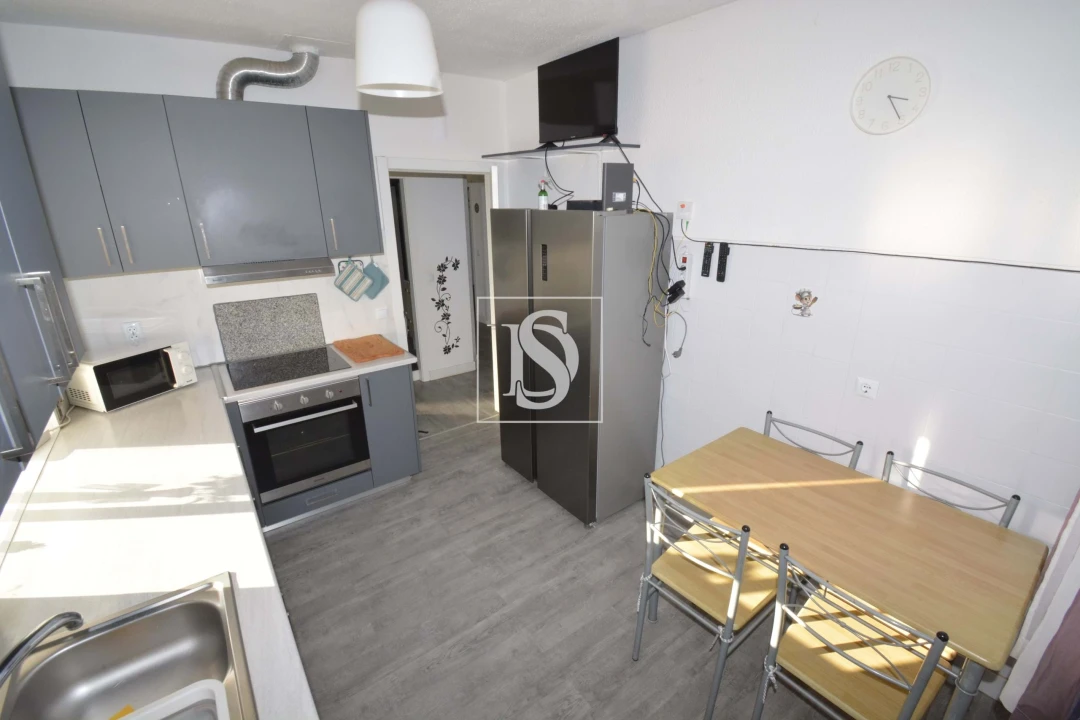 Apartamento T2 para Venda em Sé, Santa Maria e Meixedo Foto 3