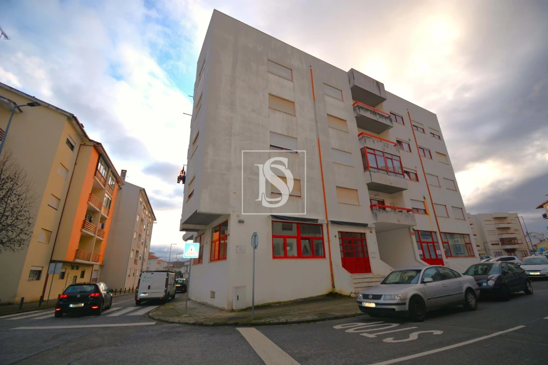 Apartamento T3 para Venda em Sé, Santa Maria e Meixedo Foto 8