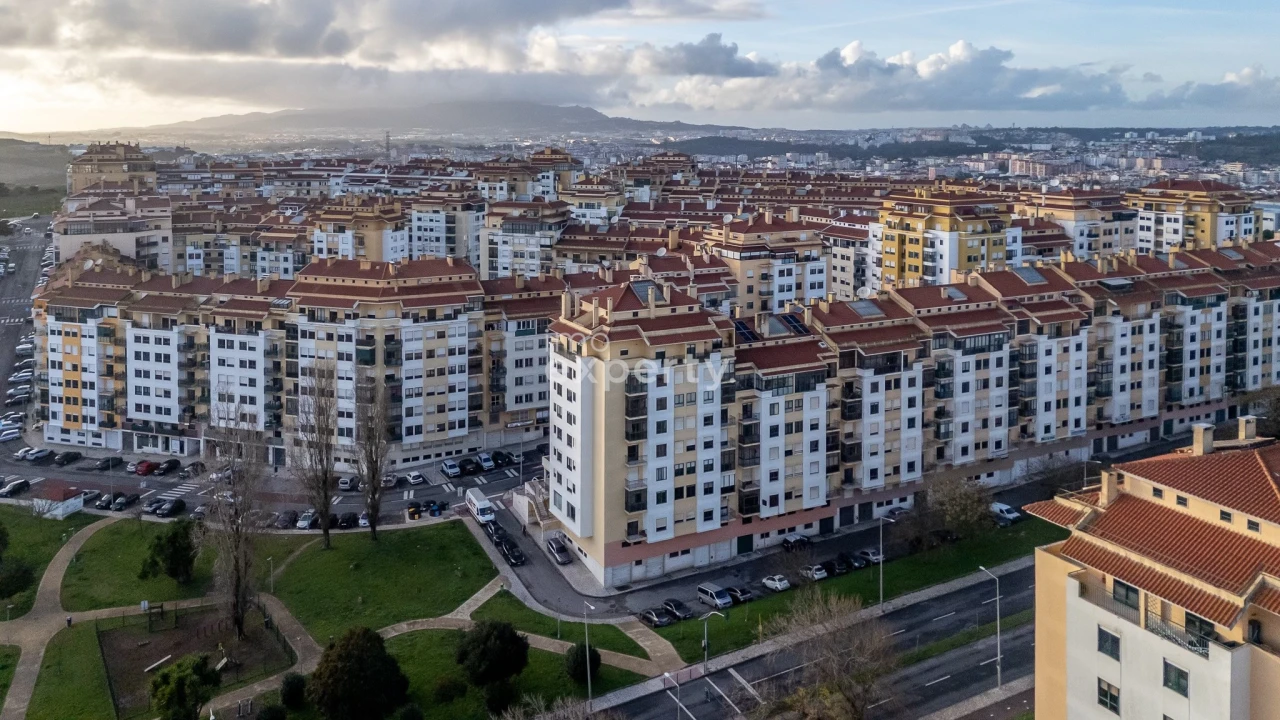 Apartamento T4 para Venda em Agualva e Mira-Sintra Foto 4