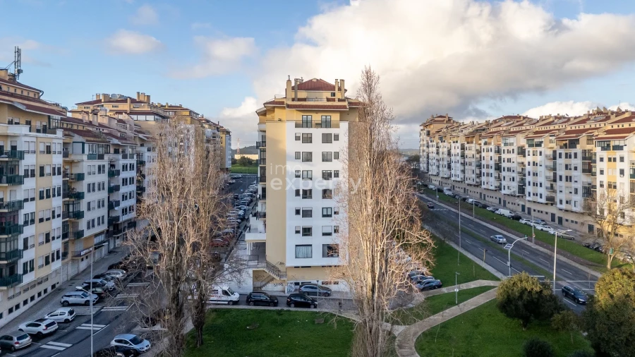Apartamento T4 para Venda em Agualva e Mira-Sintra Foto 2