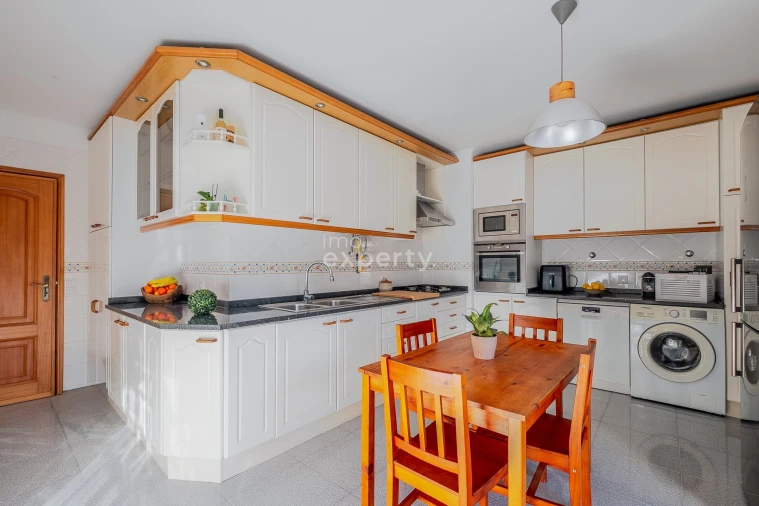 Apartamento T4 para Venda em Agualva e Mira-Sintra Foto 8
