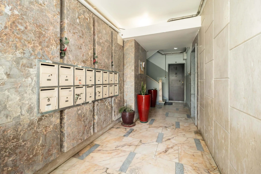 Apartamento T2 para Venda em São Domingos de Benfica Foto 2