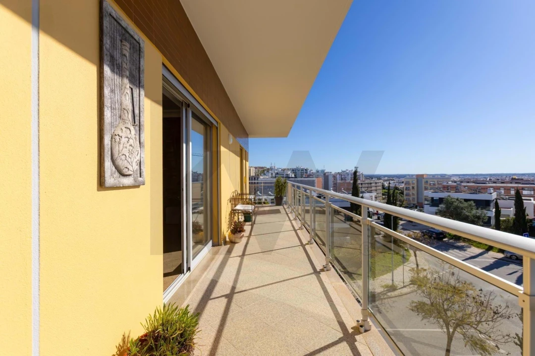 Apartamento T3 para Venda em Portimão Foto 3