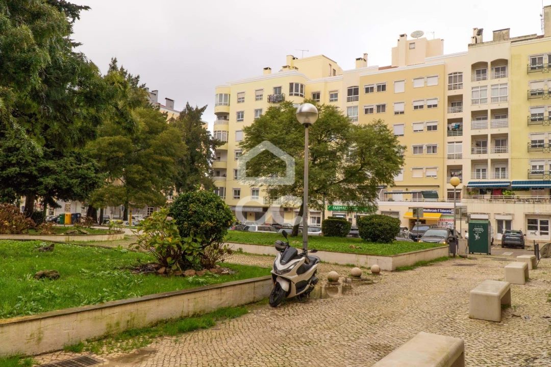 Apartamento T2 para Venda em Agualva e Mira-Sintra Foto 35