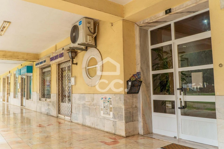 Apartamento T2 para Venda em Agualva e Mira-Sintra Foto 11