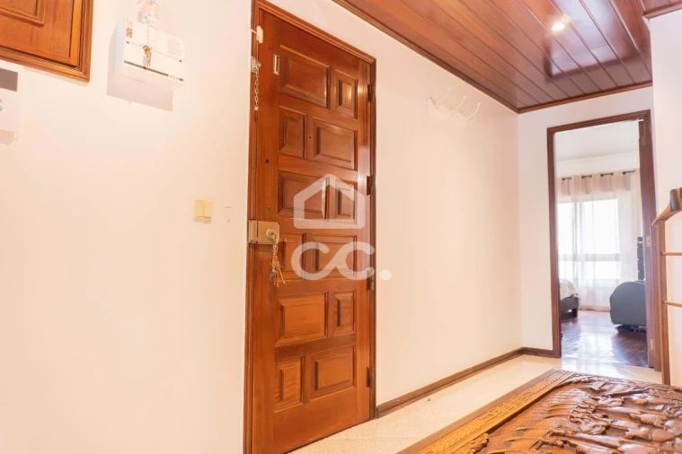 Apartamento T2 para Venda em Agualva e Mira-Sintra Foto 24