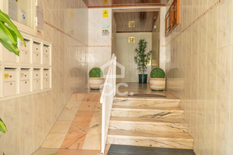 Apartamento T2 para Venda em Agualva e Mira-Sintra Foto 42