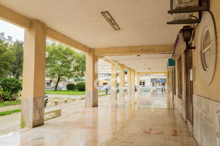 Apartamento T2 para Venda em Agualva e Mira-Sintra Foto 10