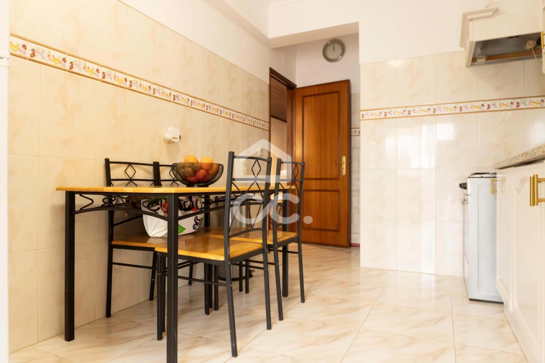 Apartamento T2 para Venda em Agualva e Mira-Sintra Foto 14