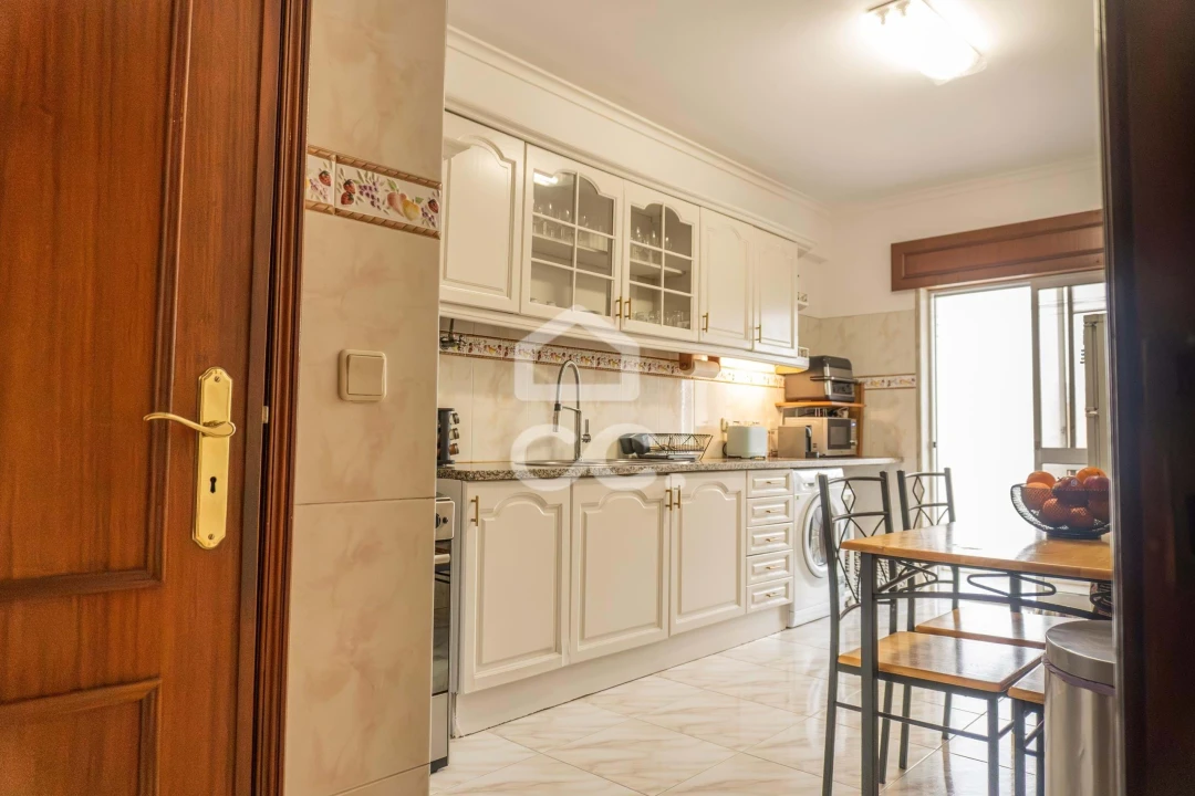 Apartamento T2 para Venda em Agualva e Mira-Sintra Foto 8