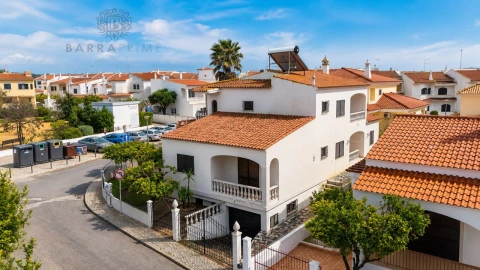 Moradia T5 para Venda em Loule (São Clemente)
