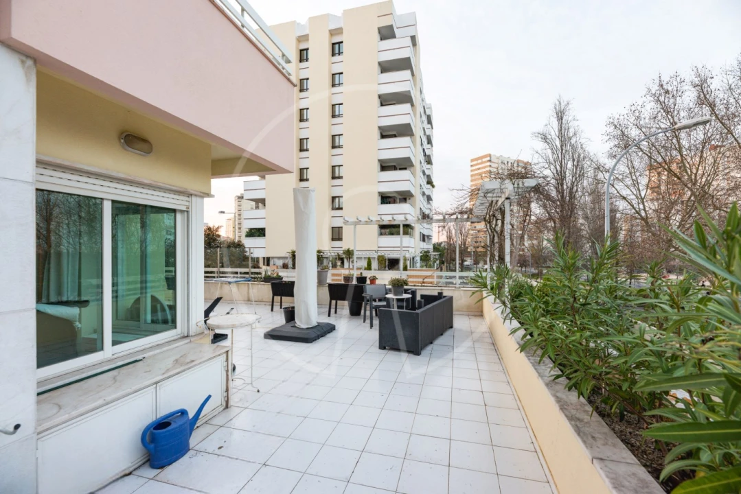 Apartamento T6 para Venda em Areeiro Foto 2