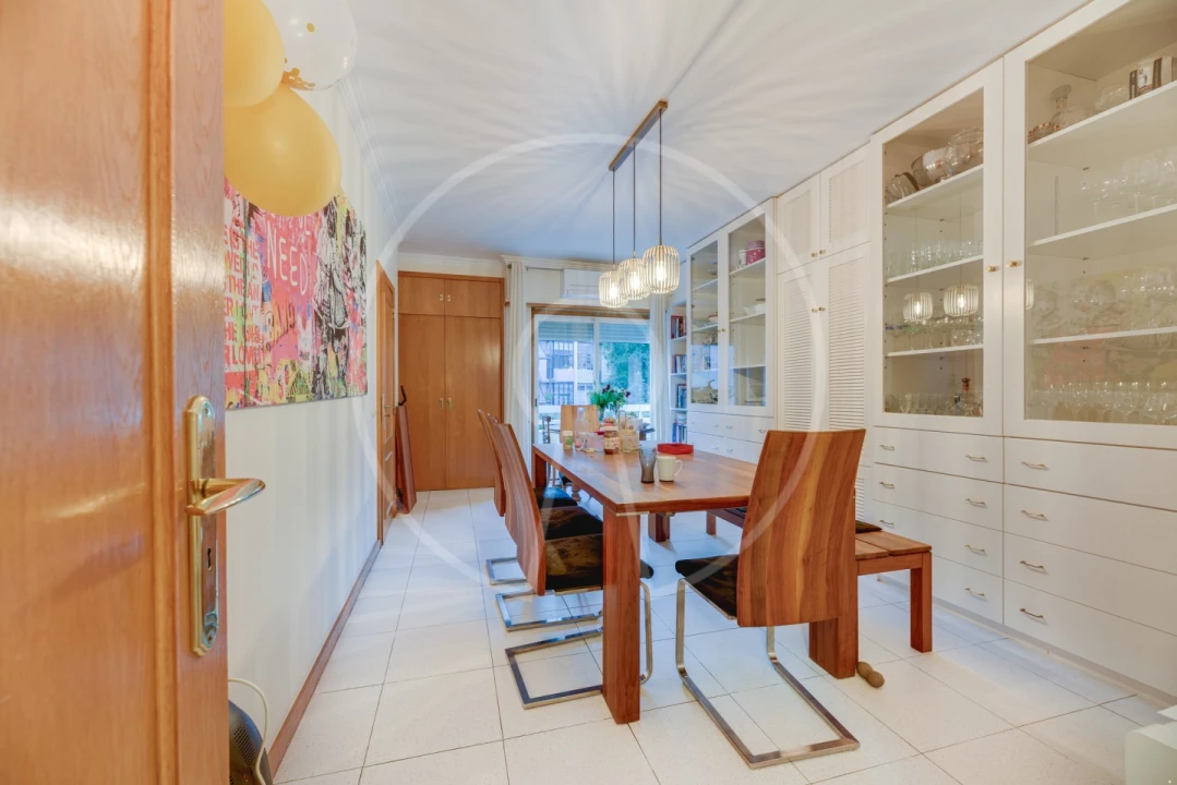 Apartamento T6 para Venda em Areeiro Foto 14