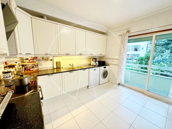 Apartamento T6 para Venda em Areeiro Foto 12