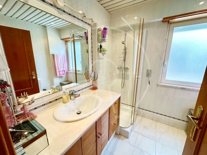 Apartamento T6 para Venda em Areeiro Foto 23