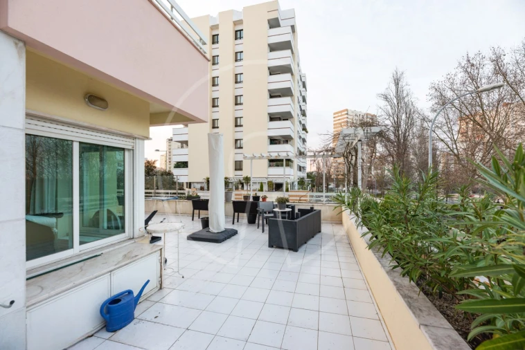 Apartamento T6 para Venda em Areeiro Foto 2