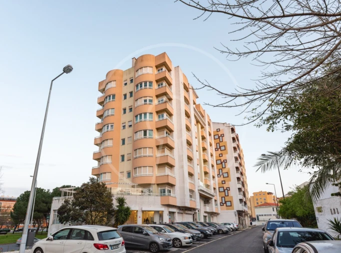 Apartamento T6 para Venda em Areeiro Foto 1