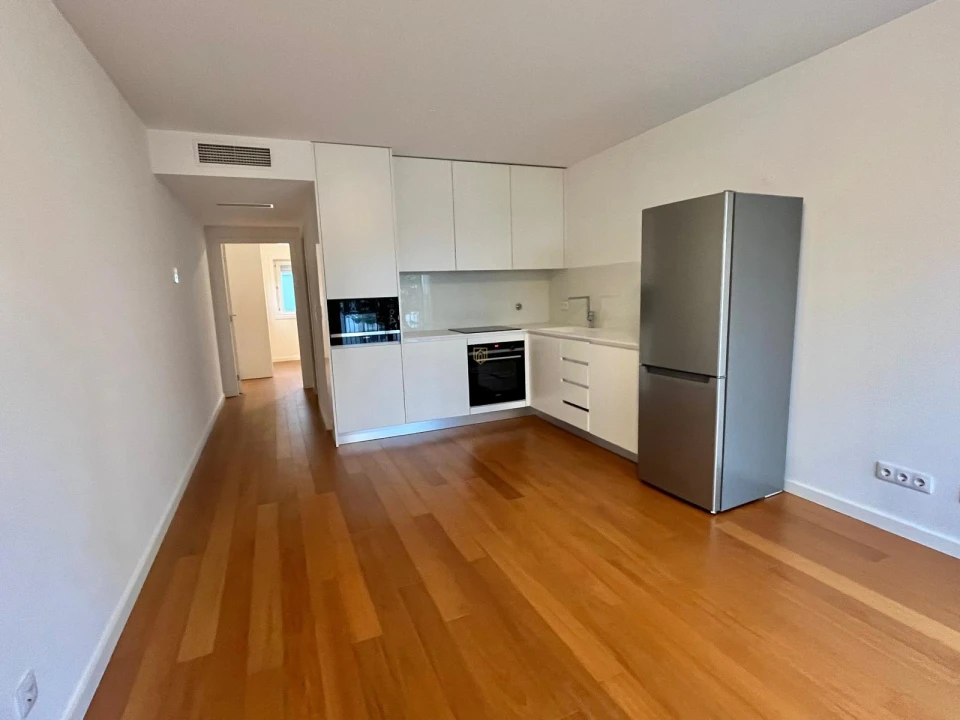 Apartamento T1 para Arrendamento em Aldoar, Foz do Douro e Nevogilde Foto 3