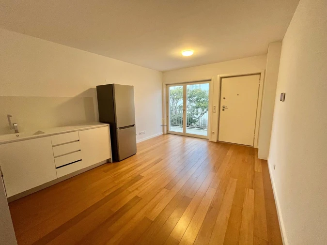 Apartamento T1 para Arrendamento em Aldoar, Foz do Douro e Nevogilde Foto 4
