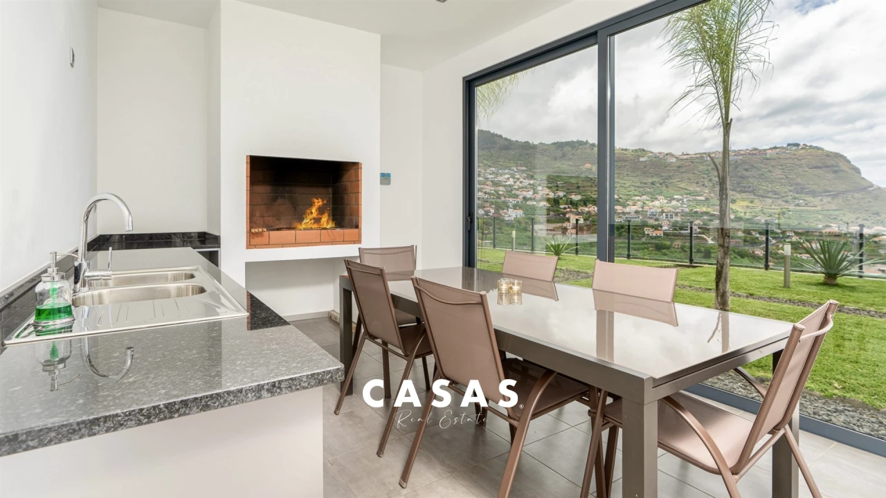 Moradia T3 para Venda em Arco da Calheta Foto 16