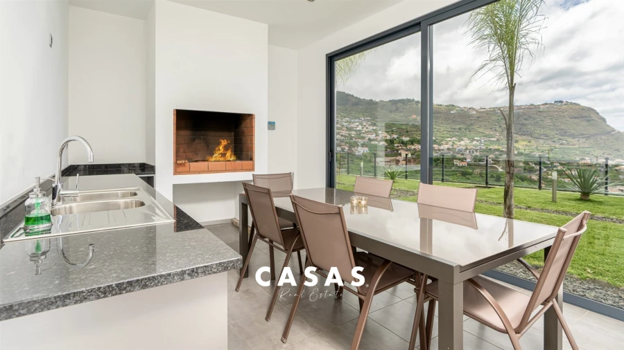 Moradia T3 para Venda em Arco da Calheta Foto 16