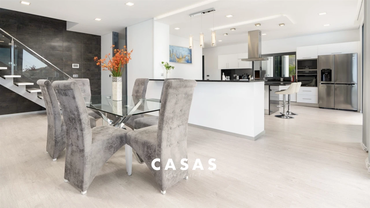 Moradia T3 para Venda em Arco da Calheta Foto 12