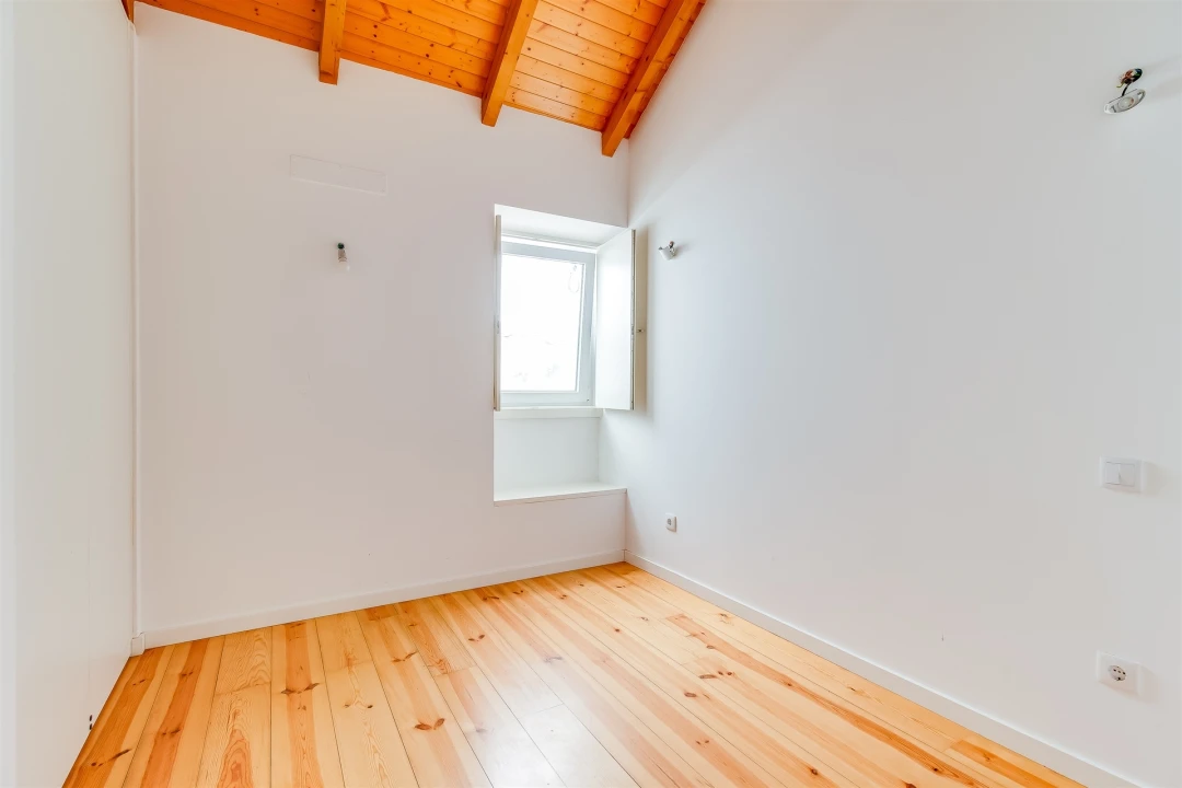 Apartamento T2 para Arrendamento em Leiria, Pousos, Barreira e Cortes Foto 9