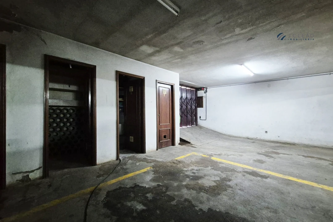 Apartamento T1 para Venda em Vilar de Pinheiro Foto 29