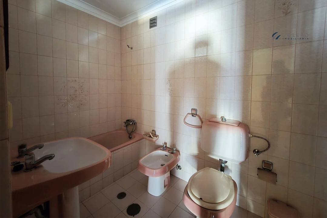 Apartamento T1 para Venda em Vilar de Pinheiro Foto 22