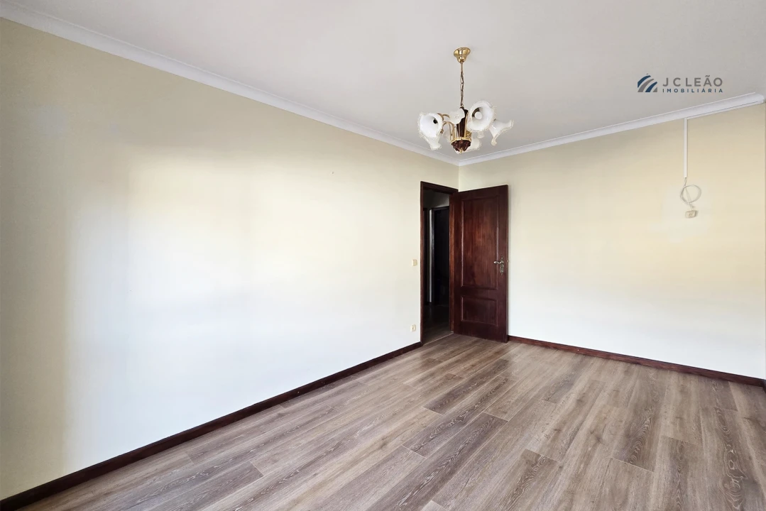 Apartamento T1 para Venda em Vilar de Pinheiro Foto 14