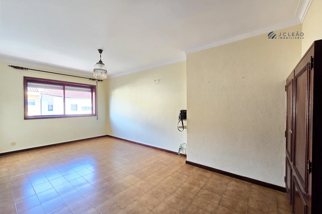 Apartamento T1 para Venda em Vilar de Pinheiro Foto 4