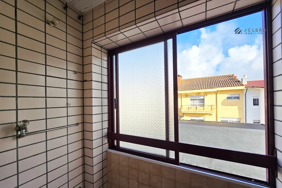 Apartamento T1 para Venda em Vilar de Pinheiro Foto 9