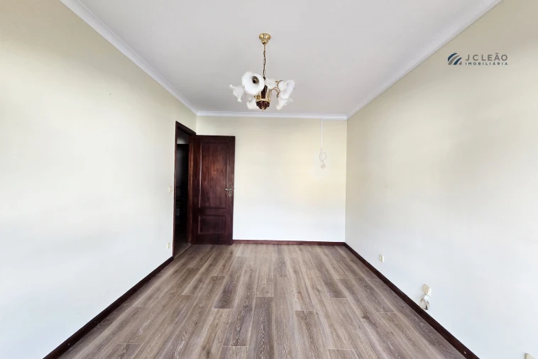 Apartamento T1 para Venda em Vilar de Pinheiro Foto 13