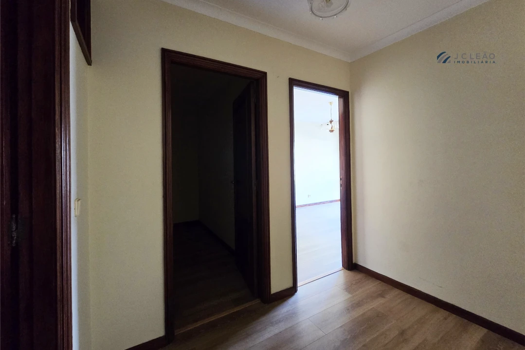 Apartamento T1 para Venda em Vilar de Pinheiro Foto 11