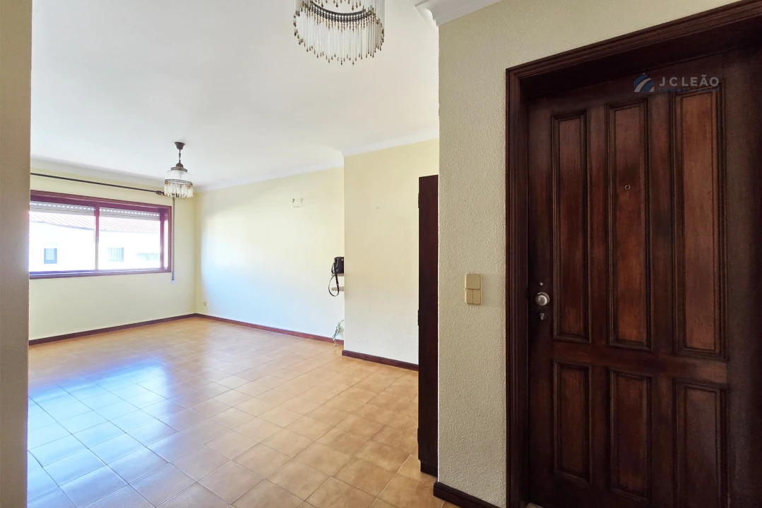 Apartamento T1 para Venda em Vilar de Pinheiro Foto 3