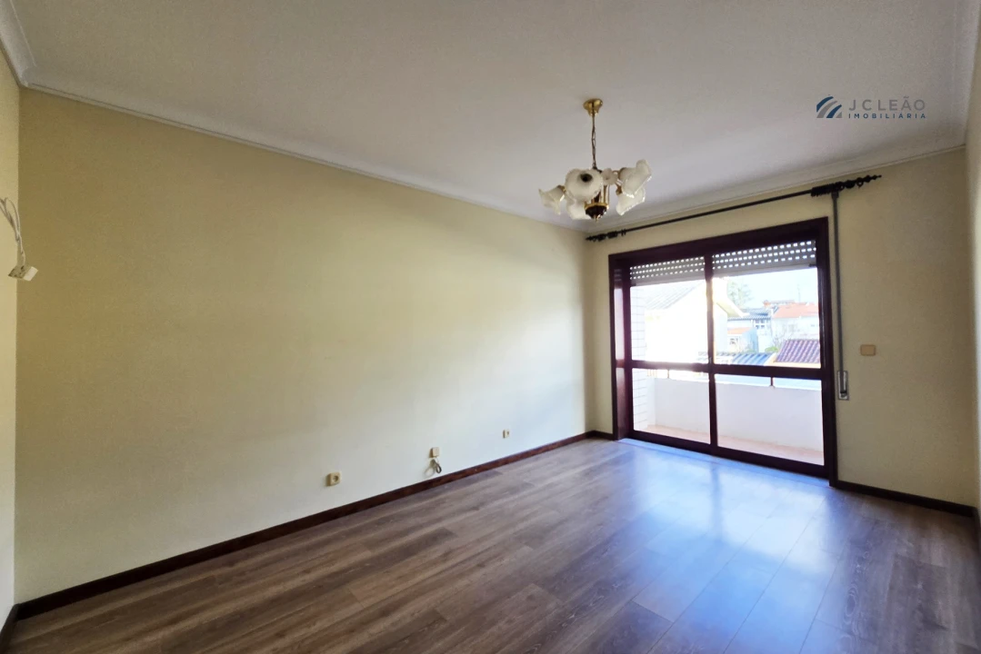 Apartamento T1 para Venda em Vilar de Pinheiro Foto 15