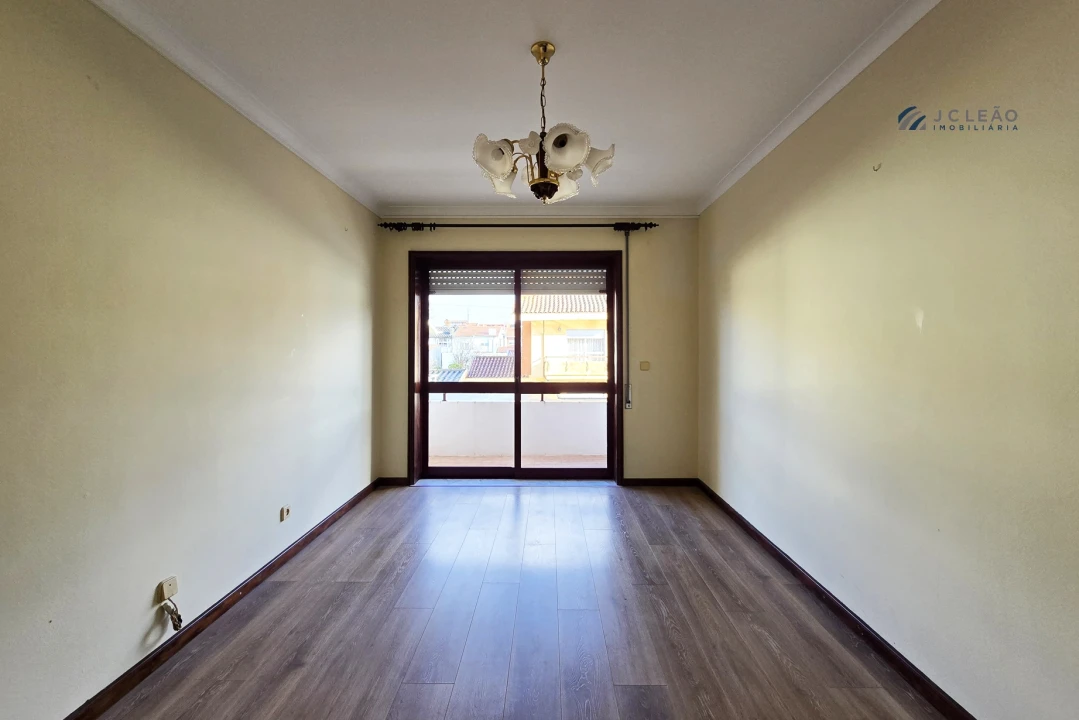 Apartamento T1 para Venda em Vilar de Pinheiro Foto 12