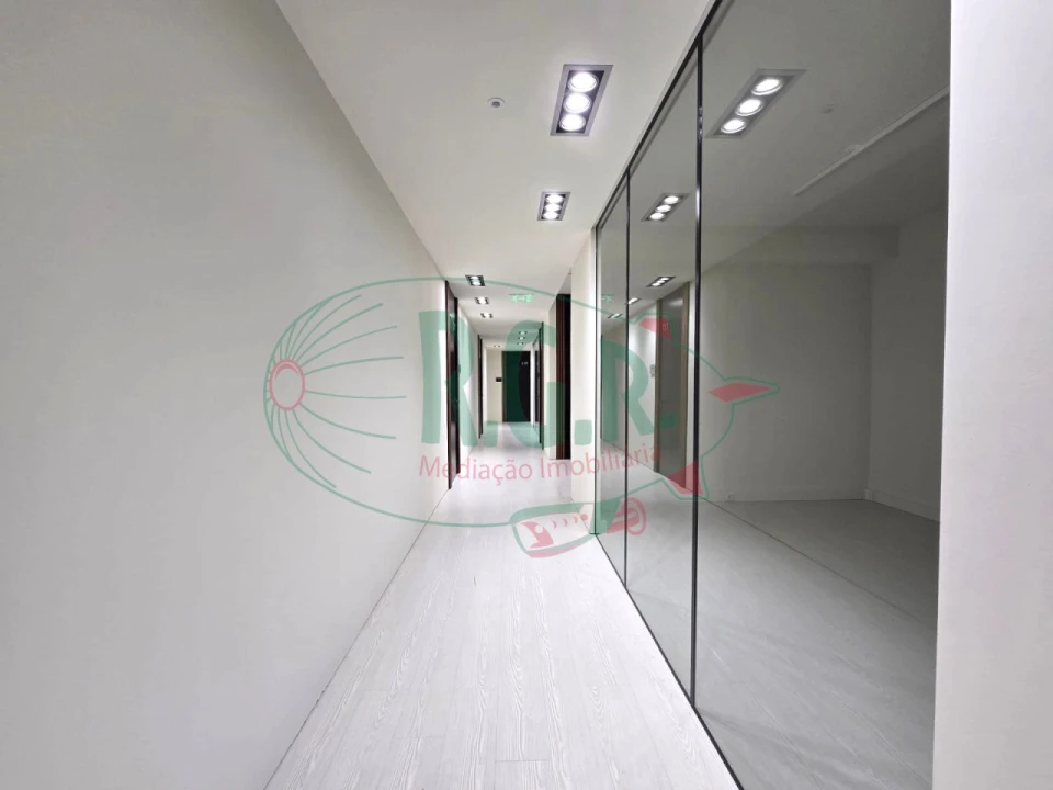 Escritório para Arrendamento em Fânzeres e São Pedro da Cova Foto 13