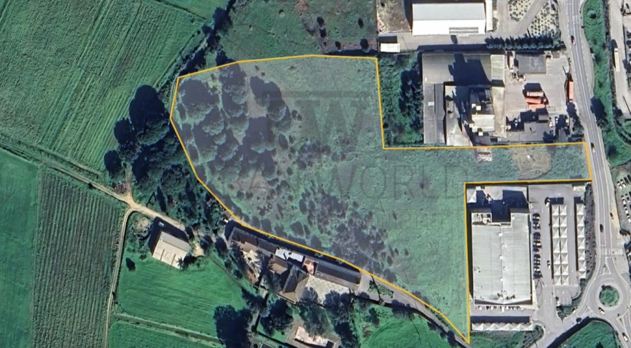 Terreno Comércio / Armazém para Venda em Carregado e Cadafais Foto 1