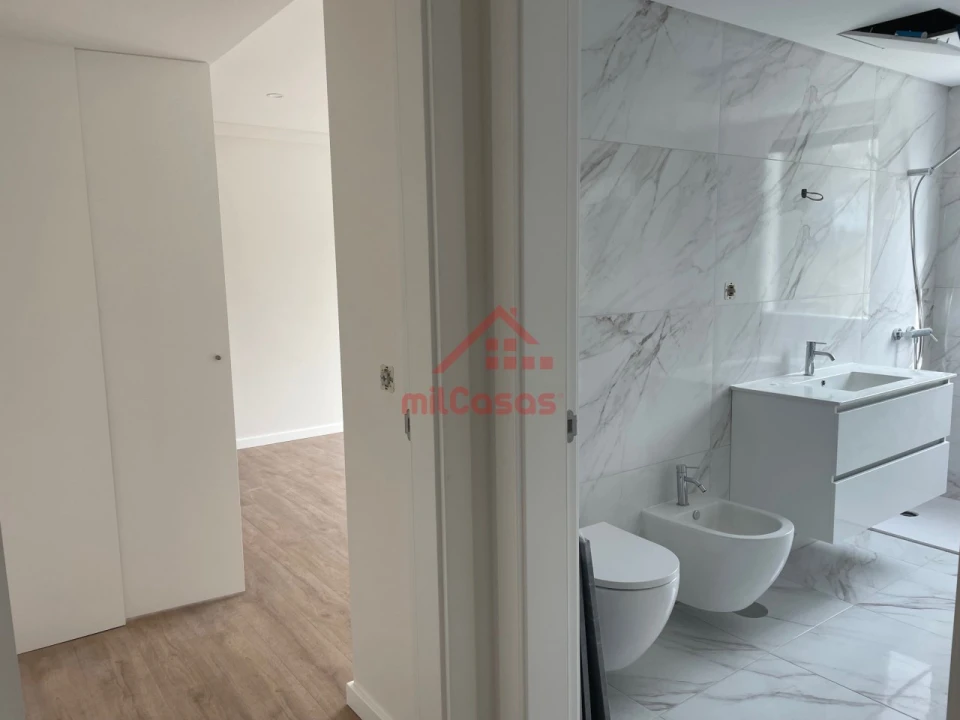 Apartamento T2 para Venda em Santa Maria, São Pedro e Matacães Foto 14